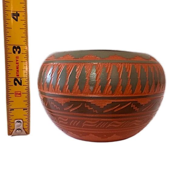 Navajo Etched Pottery Bowl Pot Mini Red Clay Native American Signed RV Handmade. - Picture 3 of 15